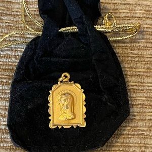 💛NWOT 18K Gold Antique Virgin Mary Pendant